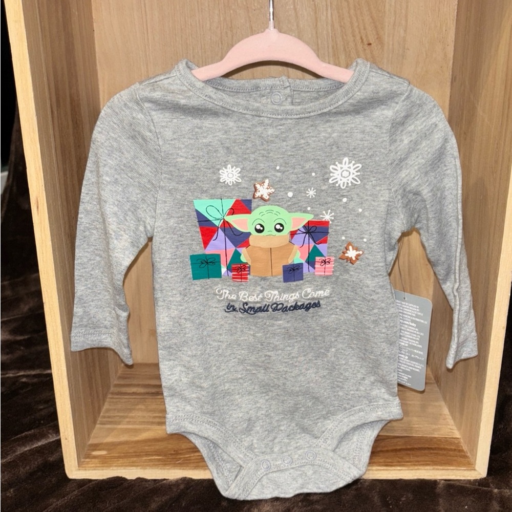 Disney Baby Gray Onesie with Colorful Accents Baby Yoda Adorable 6/9 months